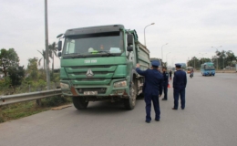 Hơn 14.000 xe chở qu&aacute; tải bị xử phạt trong năm 2020