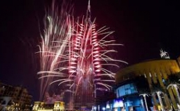  M&agrave;n ph&aacute;o hoa ngoạn mục ở t&ograve;a nh&agrave; cao nhất thế giới