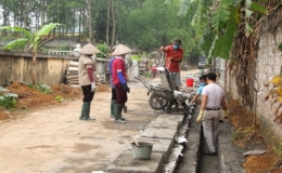 Nh&oacute;m n&ograve;ng cốt x&acirc;y dựng n&ocirc;ng th&ocirc;n mới ở Vĩnh Ph&uacute;c