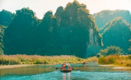 Vẻ y&ecirc;n b&igrave;nh của Tr&agrave;ng An nh&igrave;n từ tr&ecirc;n cao