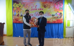 C&ocirc;ng đo&agrave;n C&aacute;c khu c&ocirc;ng nghiệp tỉnh: Trao 192 suất qu&agrave; tết cho c&ocirc;ng nh&acirc;n lao động c&oacute; ho&agrave;n cảnh kh&oacute; khăn