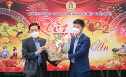 C&ocirc;ng đo&agrave;n c&aacute;c khu c&ocirc;ng nghiệp tỉnh: Trao 552 suất qu&agrave; tết cho c&ocirc;ng nh&acirc;n lao động
