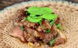 C&ocirc;ng thức thịt b&ograve; x&agrave;o tỏi ớt kiểu Th&aacute;i