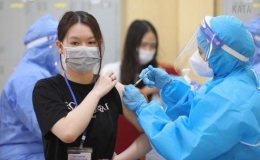 Khẩn trương ti&ecirc;m đủ liều vaccine ph&ograve;ng Covid-19 cho c&aacute;c đối tượng từ 12 tuổi trở l&ecirc;n