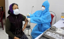 Th&aacute;i B&igrave;nh triển khai ti&ecirc;m vắc-xin ph&ograve;ng Covid-19 dịp Tết