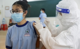 Thủ tướng y&ecirc;u cầu khảo s&aacute;t việc ti&ecirc;m vaccine Covid-19 cho trẻ từ 5 đến 11 tuổi