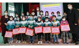  Trường Tiểu học Trần L&atilde;m: Trao 50 suất qu&agrave; cho học sinh c&oacute; ho&agrave;n cảnh kh&oacute; khăn