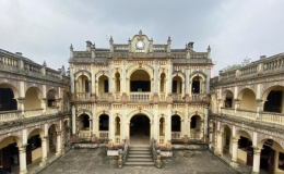 Chi&ecirc;m ngưỡng dinh thự cổ độc đ&aacute;o bậc nhất v&ugrave;ng T&acirc;y Bắc