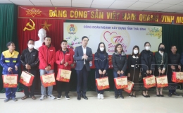 C&ocirc;ng đo&agrave;n ng&agrave;nh x&acirc;y dựng: Trao 312 suất qu&agrave; tết cho c&ocirc;ng nh&acirc;n, lao động c&oacute; ho&agrave;n cảnh kh&oacute; khăn