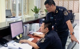 Đột ph&aacute; thu ng&acirc;n s&aacute;ch từ thuế xuất nhập khẩu