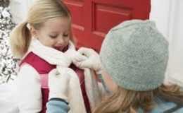 Giữ ấm cơ thể cho người gi&agrave;, trẻ em trong những ng&agrave;y r&eacute;t đậm