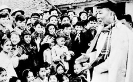 Người mang đến những m&ugrave;a xu&acirc;n đất nước