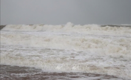 Tin dự b&aacute;o gi&oacute; mạnh, s&oacute;ng lớn v&agrave; mưa d&ocirc;ng tr&ecirc;n biển