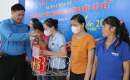 C&ocirc;ng đo&agrave;n Khu kinh tế v&agrave; c&aacute;c khu c&ocirc;ng nghiệp tỉnh trao 100 suất qu&agrave; tết cho đo&agrave;n vi&ecirc;n, người lao động