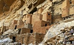 Gh&eacute; thăm ng&ocirc;i l&agrave;ng tr&ecirc;n v&aacute;ch đ&aacute; ở T&acirc;y Phi