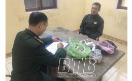 Hải đội Bi&ecirc;n ph&ograve;ng 2: Vận động người d&acirc;n giao nộp ph&aacute;o nổ, s&uacute;ng tự chế