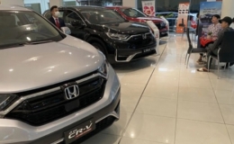 Hết ưu đ&atilde;i 50% lệ ph&iacute; trước bạ, thị trường &ocirc; t&ocirc; cận Tết diễn biến tr&aacute;i chiều