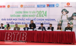 Hơn 1.000 học sinh được tư vấn tuyển sinh, hướng nghiệp