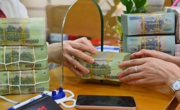 L&atilde;i suất tiết kiệm giảm s&acirc;u, tiền vẫn đổ v&agrave;o ng&acirc;n h&agrave;ng