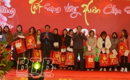  Li&ecirc;n đo&agrave;n Lao động huyện Quỳnh Phụ: Trao 872 suất qu&agrave; tết cho đo&agrave;n vi&ecirc;n c&ocirc;ng đo&agrave;n c&oacute; ho&agrave;n cảnh kh&oacute; khăn