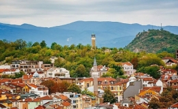 Năm 2024, nhiều điểm đến tăng thuế du lịch để giảm qu&aacute; tải