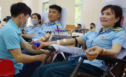  Phong tr&agrave;o hiến m&aacute;u t&igrave;nh nguyện lớn mạnh kh&ocirc;ng ngừng