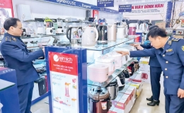 Tăng cường kiểm so&aacute;t h&agrave;ng h&oacute;a dịp tết