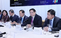 Thủ tướng Phạm Minh Ch&iacute;nh chủ tr&igrave; Tọa đ&agrave;m về hợp t&aacute;c ph&aacute;t triển tr&iacute; tuệ nh&acirc;n tạo v&agrave; c&ocirc;ng nghệ