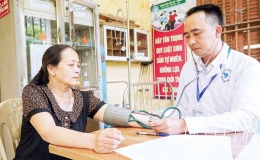 B&aacute;c sĩ trẻ về l&agrave;ng: L&agrave;n gi&oacute; mới cho y tế cơ sở