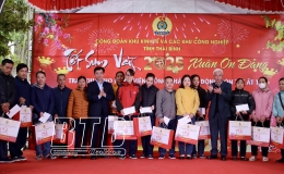 C&ocirc;ng đo&agrave;n Khu kinh tế v&agrave; c&aacute;c khu c&ocirc;ng nghiệp tỉnh: Trao qu&agrave; tết cho đo&agrave;n vi&ecirc;n, người lao động c&oacute; ho&agrave;n cảnh kh&oacute; khăn