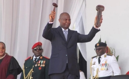 Điện v&agrave; thư mừng l&atilde;nh đạo Mozambique