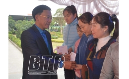 Li&ecirc;n đo&agrave;n Lao động huyện Quỳnh Phụ: Trao 1.045 suất qu&agrave; tết cho đo&agrave;n vi&ecirc;n c&ocirc;ng đo&agrave;n c&oacute; ho&agrave;n cảnh kh&oacute; khăn