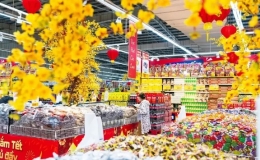 Thị trường b&aacute;nh kẹo Tết: Đa dạng mẫu m&atilde;, lượng h&agrave;ng tăng đến 15%