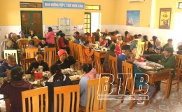 Trao tặng 400 suất cơm cho bệnh nh&acirc;n tại Bệnh viện Đa khoa Quỳnh Phụ