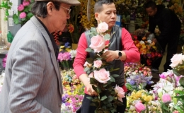 Gi&aacute; hoa tươi tăng mạnh dịp Tết