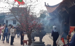 Đầu năm đi lễ ch&ugrave;a Keo 