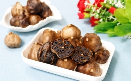 Tự l&agrave;m tỏi đen tại nh&agrave;