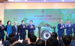Thủ tướng đ&aacute;nh cồng khai trương phi&ecirc;n giao dịch chứng kho&aacute;n đầu Xu&acirc;n Kỷ Hợi 2019