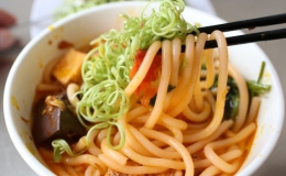 B&uacute;n đỏ - m&oacute;n đặc sản độc đ&aacute;o vang danh phố n&uacute;i Kon Tum