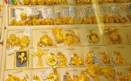 Gi&aacute; v&agrave;ng thế giới vọt tăng cao hơn gi&aacute; v&agrave;ng trong nước