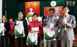 Cộng đồng doanh nghiệp ủng hộ hơn 12 tỷ đồng tặng qu&agrave; Tết cho đối tượng c&oacute; ho&agrave;n cảnh kh&oacute; khăn