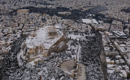 Athens ho&aacute; xứ sở thần ti&ecirc;n trong tuyết trắng