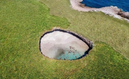 B&atilde;i biển 'ẩn n&aacute;u' trong hang động