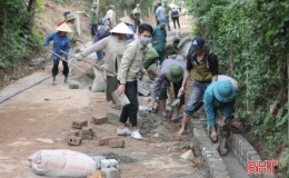 H&agrave;nh trang đưa Vũ Quang (H&agrave; Tĩnh) đến huyện n&ocirc;ng th&ocirc;n mới n&acirc;ng cao