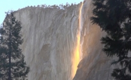 Hiện tượng 'th&aacute;c lửa' hiếm gặp ở California