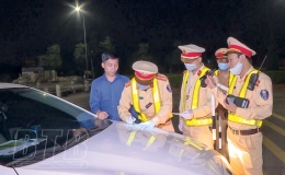 B&igrave;nh y&ecirc;n qu&ecirc; hương