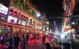 Căn cứ cấp độ dịch để mở lại dịch vụ karaoke, vũ trường