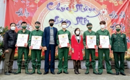 Đo&agrave;n vi&ecirc;n c&ocirc;ng đo&agrave;n hăng h&aacute;i l&ecirc;n đường t&ograve;ng qu&acirc;n