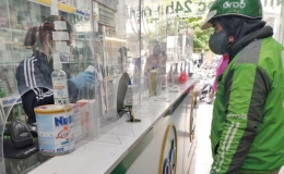 Kiểm tra, xử phạt việc đầu cơ, găm h&agrave;ng kit test nhanh, m&aacute;y SpO2