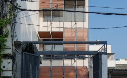 Nh&agrave; hướng T&acirc;y c&oacute; mặt tiền biến h&oacute;a